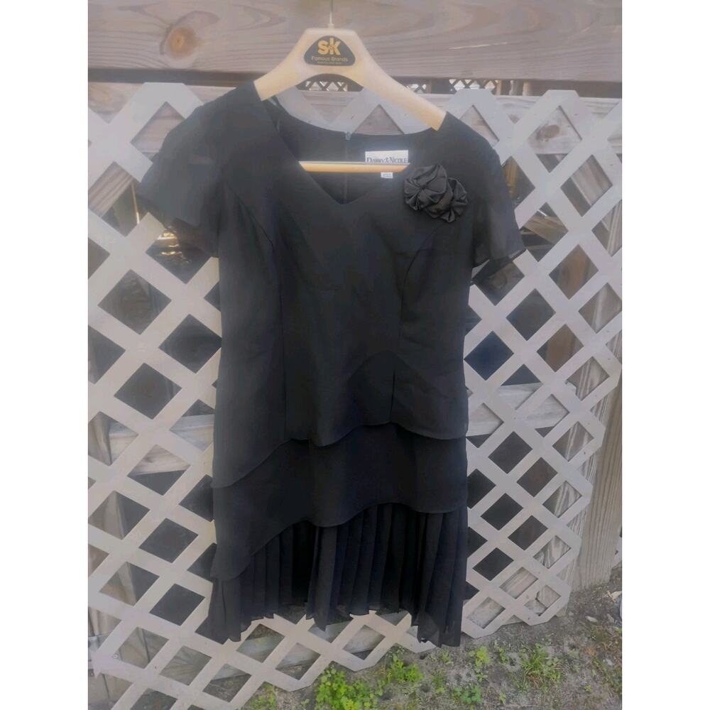 Danny & Nicole Black Tiered Chiffon Dress 8P Petite Floral Pleated Wedding Guest